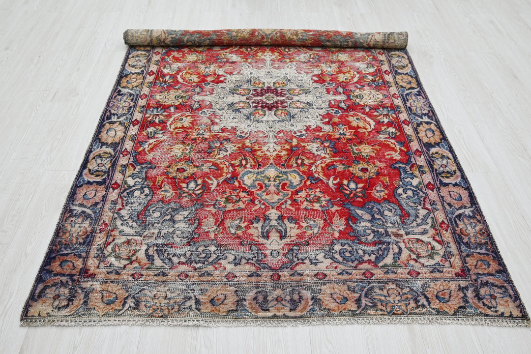 red Medium rug 4' 7" x 7' 3"