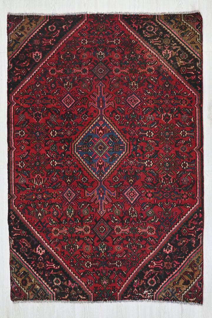 red Medium rug 4' 8" x 7' 3"