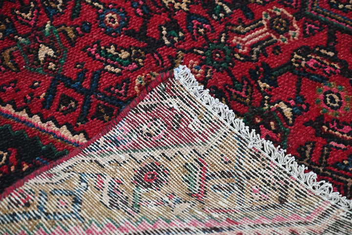 red Medium rug 4' 8" x 7' 3"