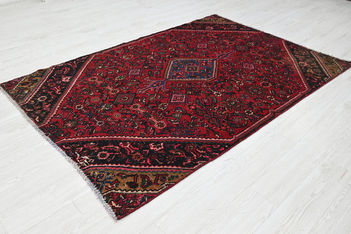 red Medium rug 4' 8" x 7' 3"