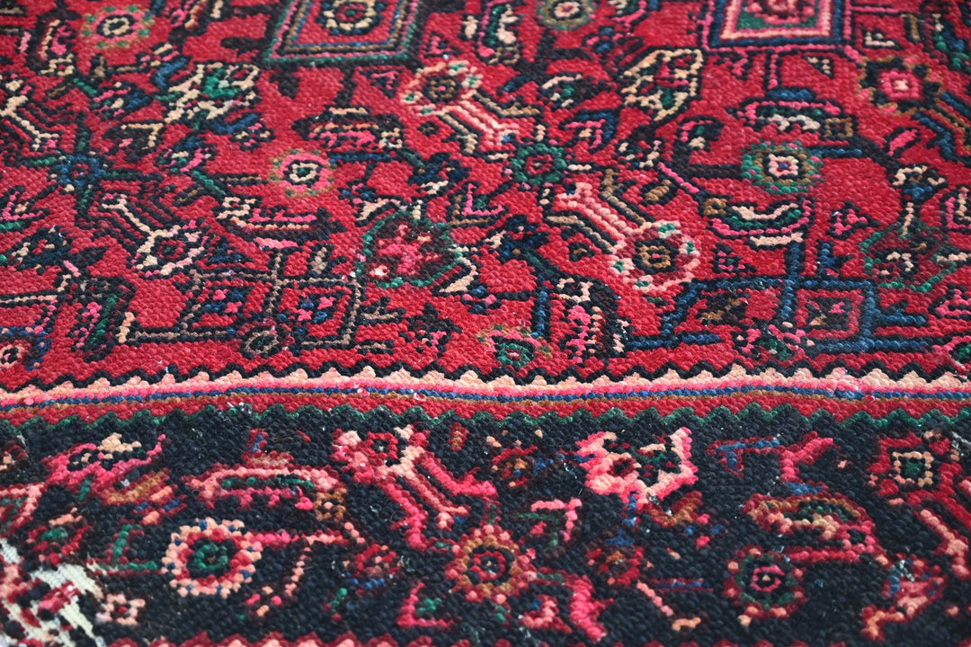 red Medium rug 4' 8" x 7' 3"