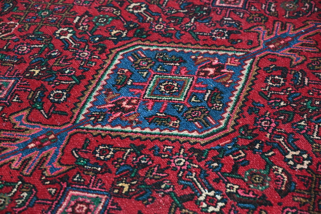 red Medium rug 4' 8" x 7' 3"