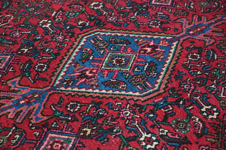 red Medium rug 4' 8" x 7' 3"