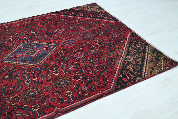 red Medium rug 4' 8" x 7' 3"