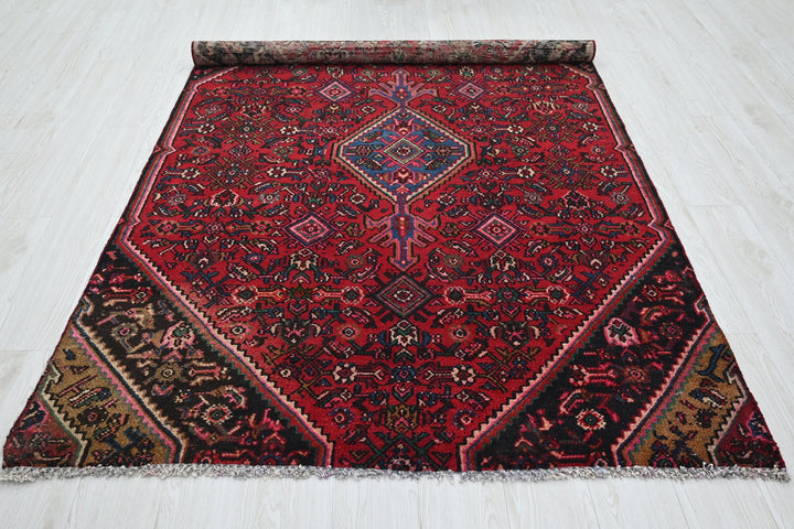 red Medium rug 4' 8" x 7' 3"