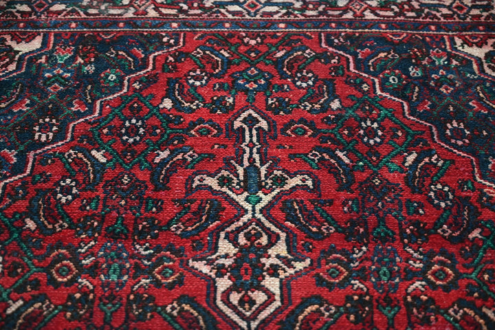 red Medium rug 5' 2" x 5' 8"