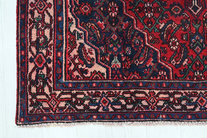 red Medium rug 5' 2" x 5' 8"