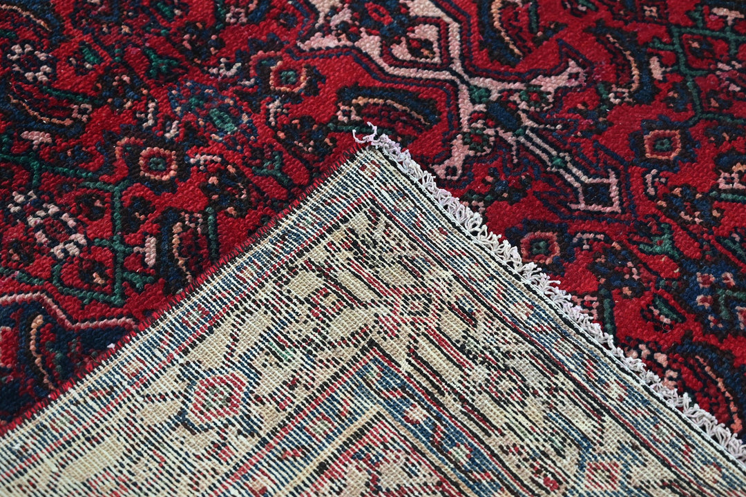 red Medium rug 5' 2" x 5' 8"