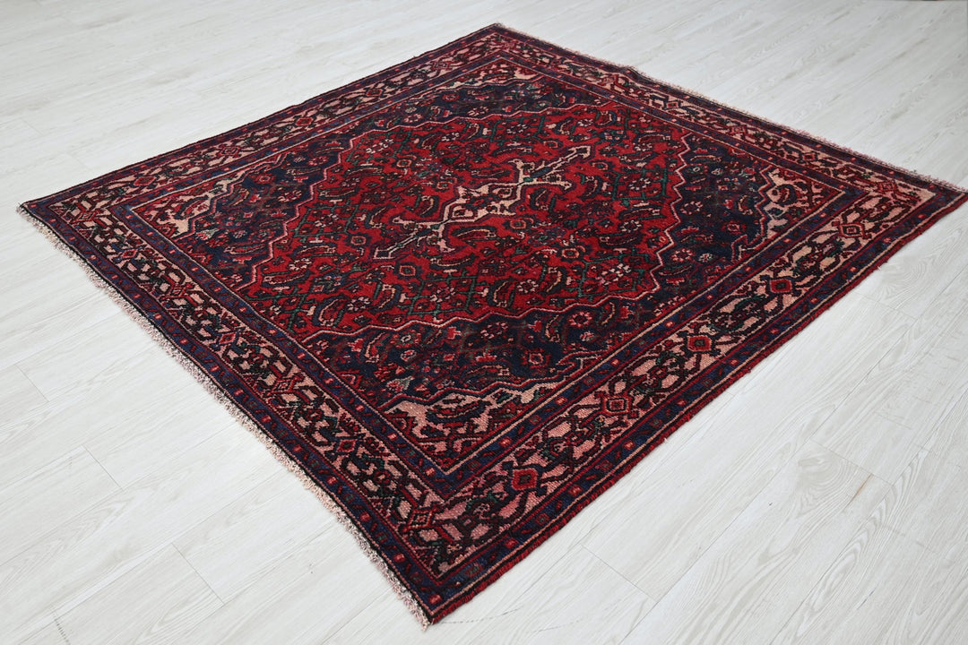 red Medium rug 5' 2" x 5' 8"