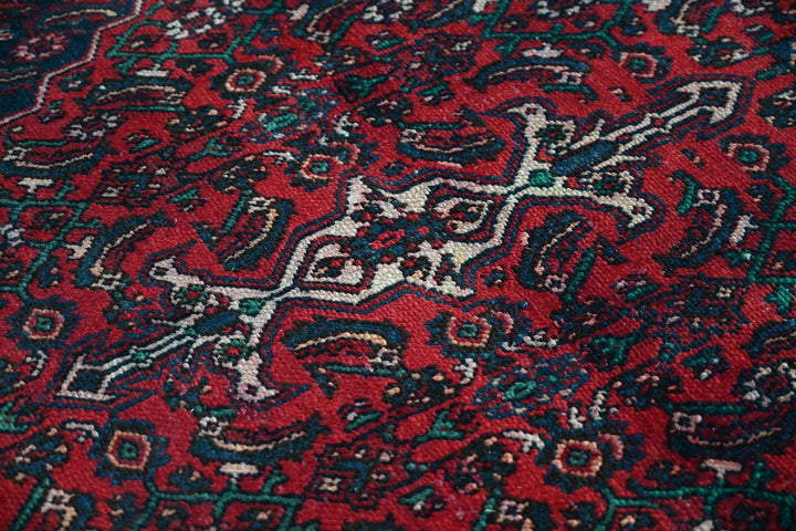 red Medium rug 5' 2" x 5' 8"