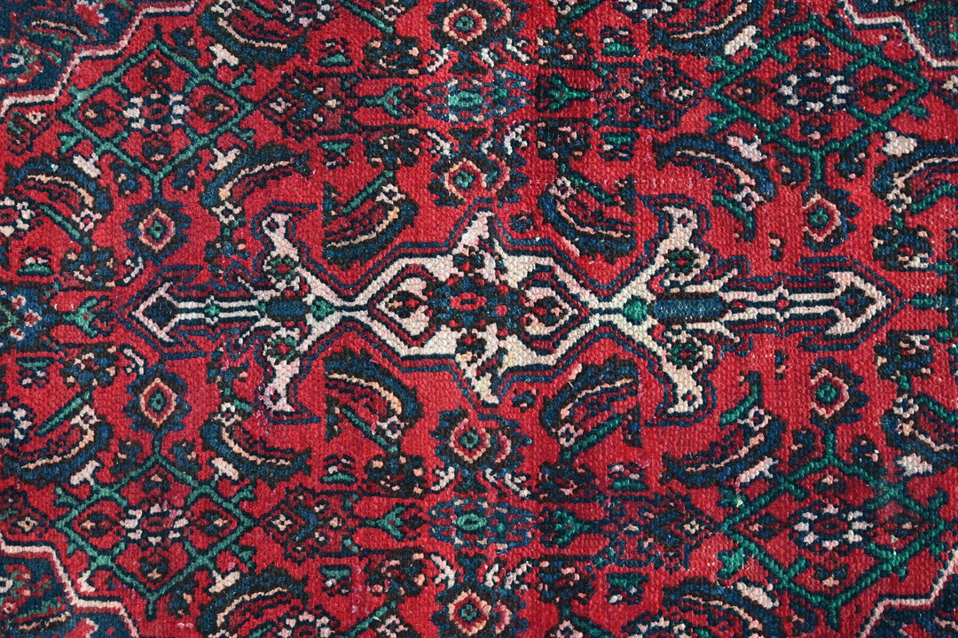 red Medium rug 5' 2" x 5' 8"