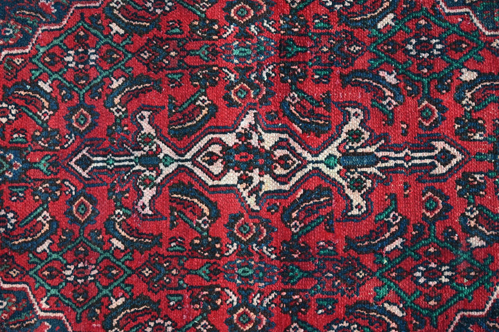 red Medium rug 5' 2" x 5' 8"