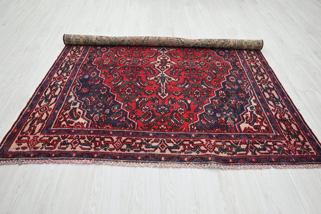 red Medium rug 5' 2" x 5' 8"
