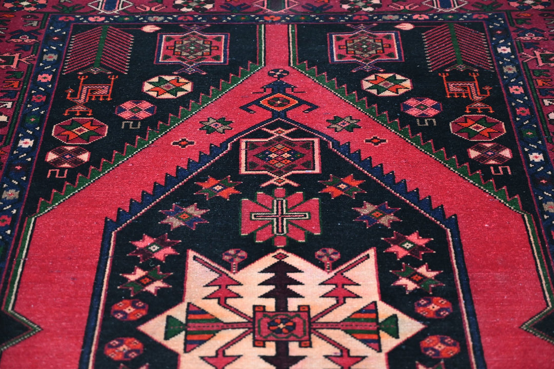 black Medium rug 4' 4" x 6' 7"