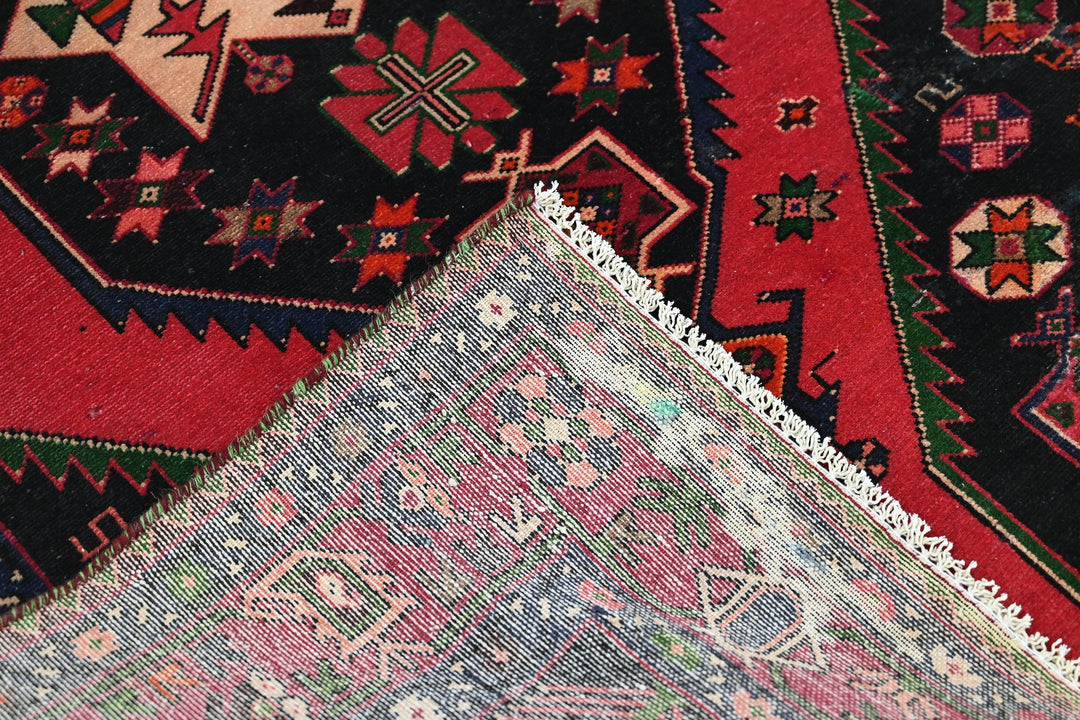 black Medium rug 4' 4" x 6' 7"