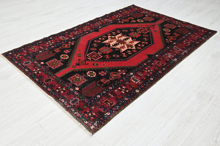 black Medium rug 4' 4" x 6' 7"