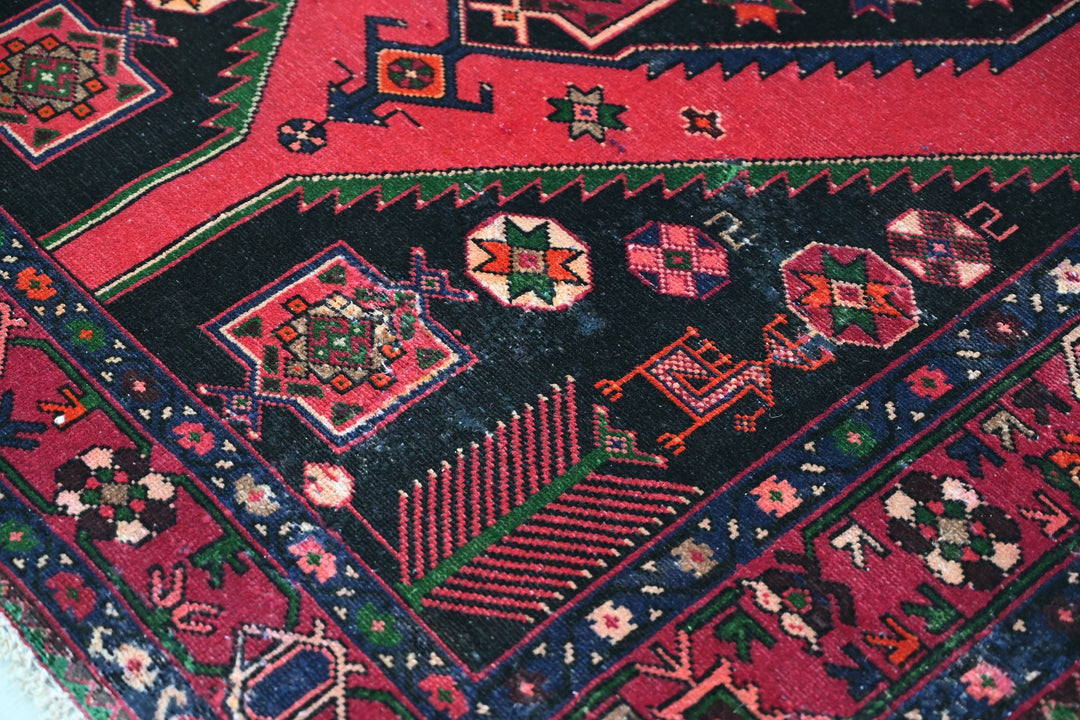 black Medium rug 4' 4" x 6' 7"
