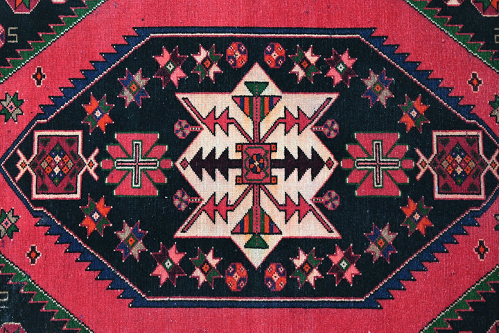 black Medium rug 4' 4" x 6' 7"