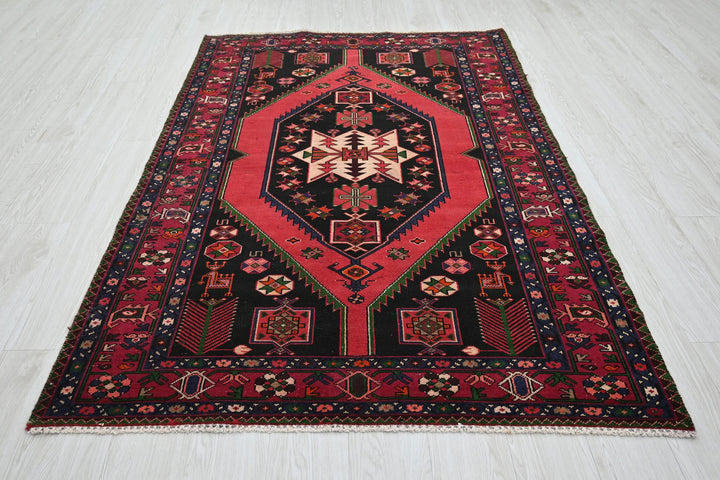 black Medium rug 4' 4" x 6' 7"
