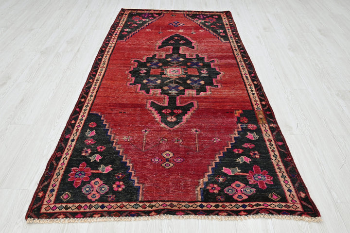 red Medium rug 3' 10" x 8' 0"