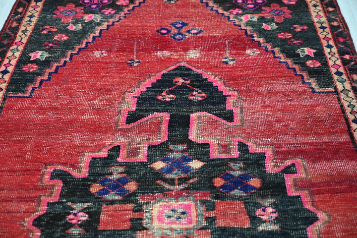 red Medium rug 3' 10" x 8' 0"