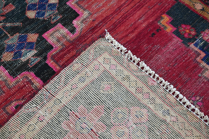 red Medium rug 3' 10" x 8' 0"