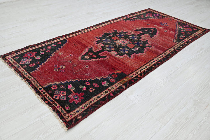 red Medium rug 3' 10" x 8' 0"