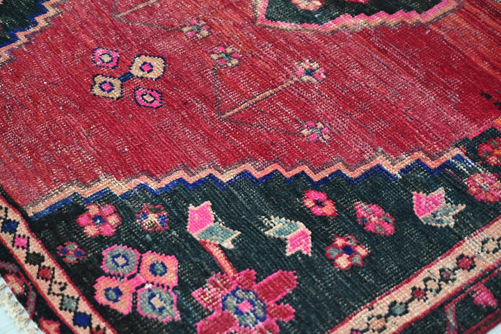 red Medium rug 3' 10" x 8' 0"
