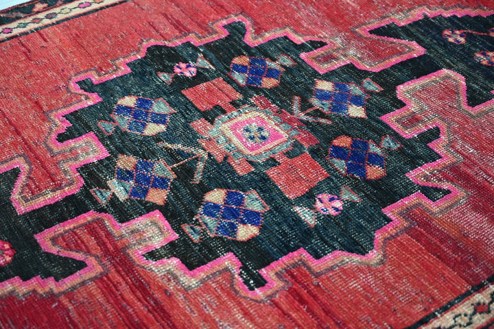 red Medium rug 3' 10" x 8' 0"