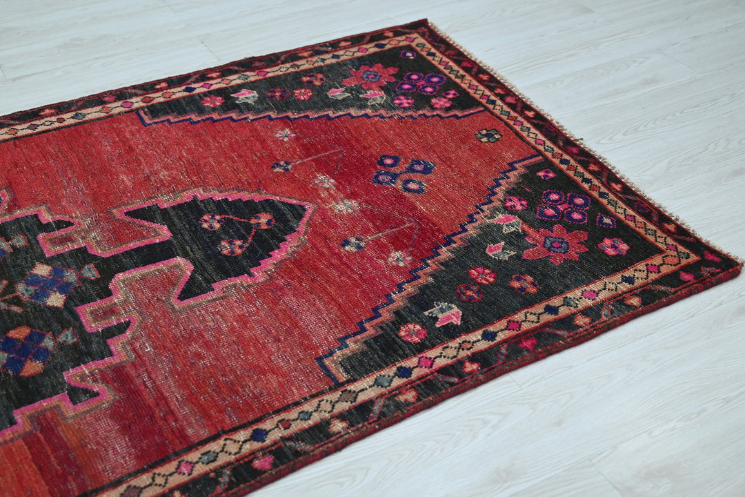 red Medium rug 3' 10" x 8' 0"