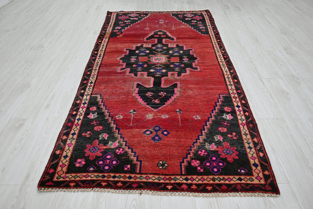 red Medium rug 3' 10" x 8' 0"