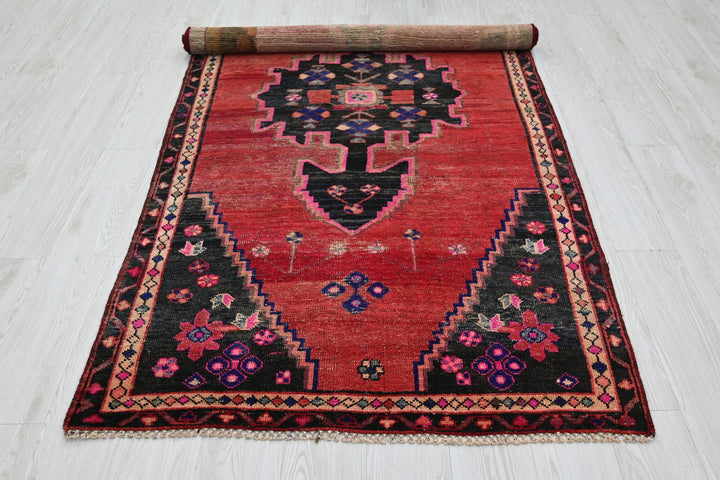 red Medium rug 3' 10" x 8' 0"