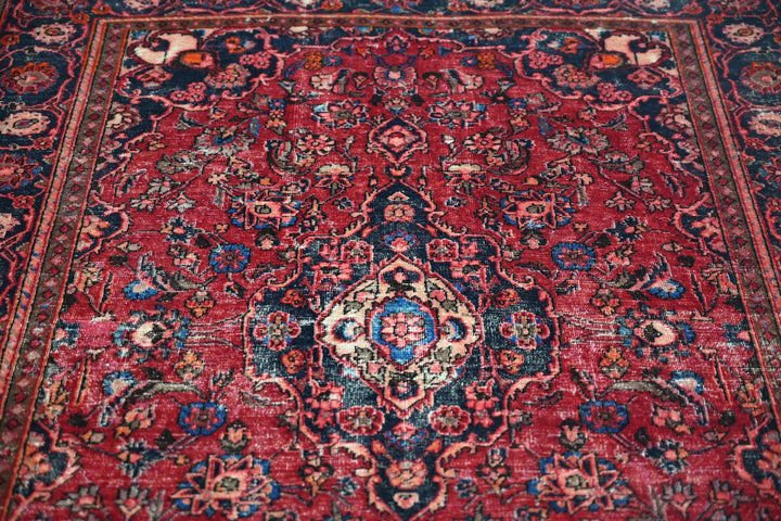 red Accent rug 4' 0" x 6' 0"