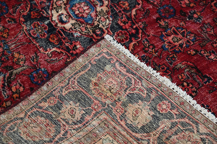 red Accent rug 4' 0" x 6' 0"