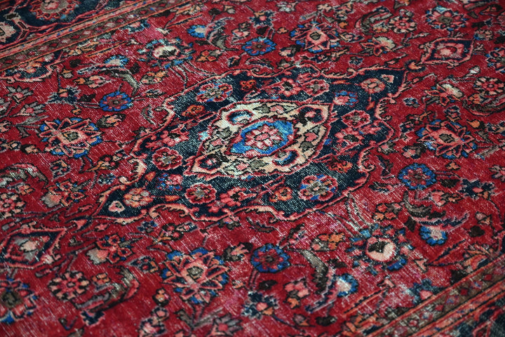 red Accent rug 4' 0" x 6' 0"
