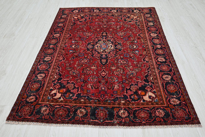 red Accent rug 4' 0" x 6' 0"