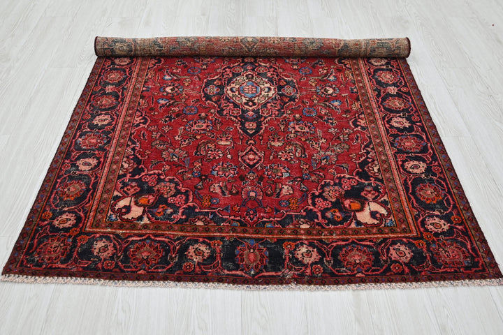 red Accent rug 4' 0" x 6' 0"
