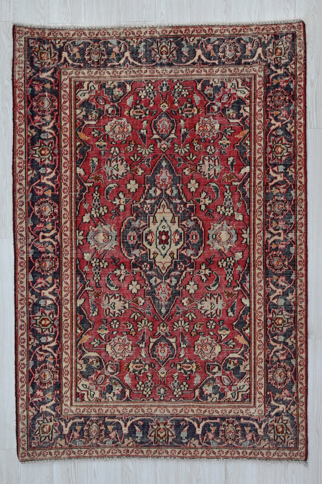 red Accent rug 4' 2" x 6' 0"