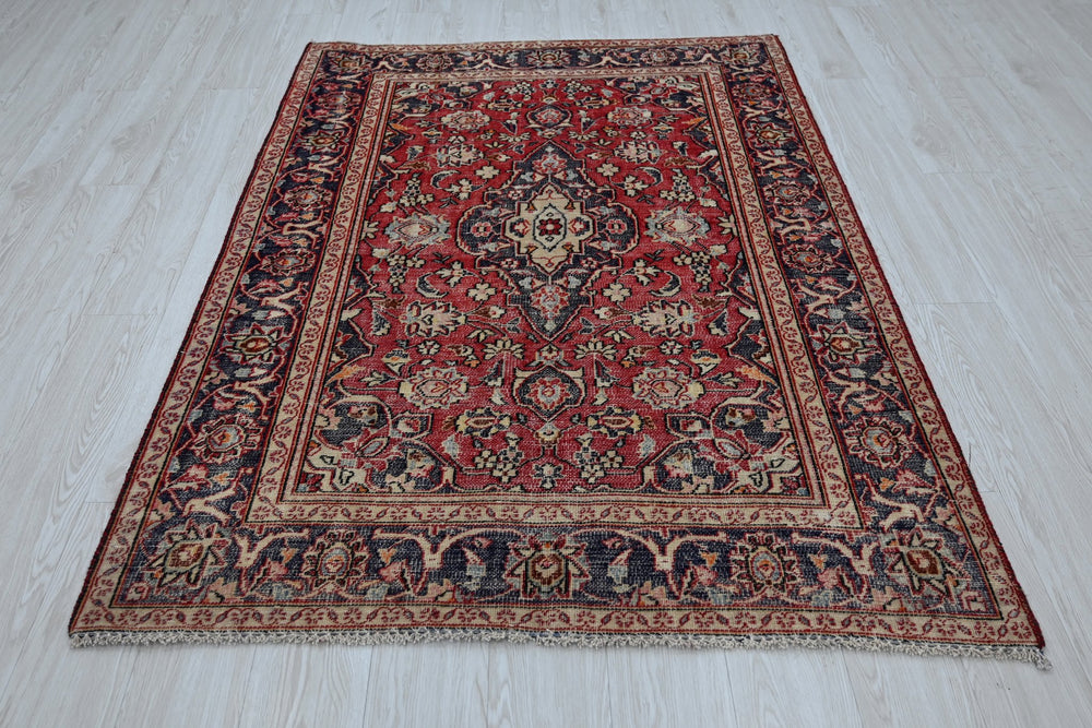 red Accent rug 4' 2" x 6' 0"