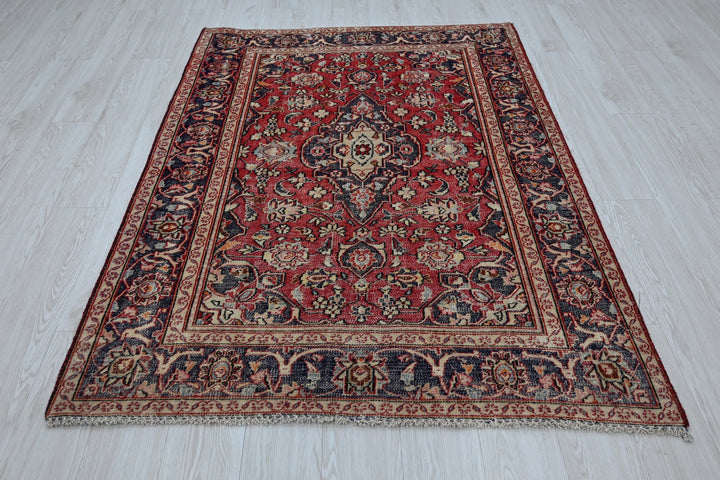 red Accent rug 4' 2" x 6' 0"