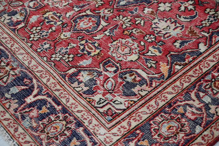 red Accent rug 4' 2" x 6' 0"