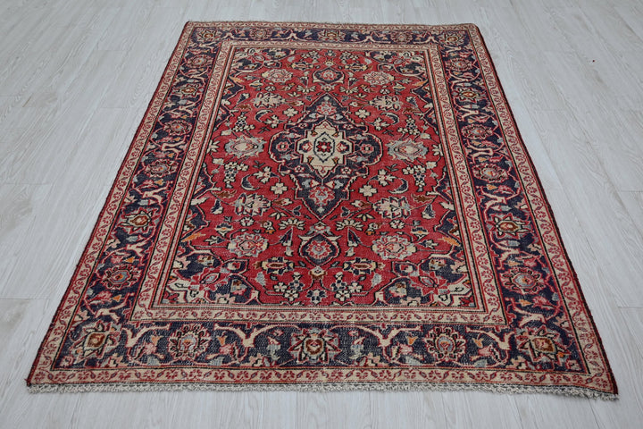 red Accent rug 4' 2" x 6' 0"