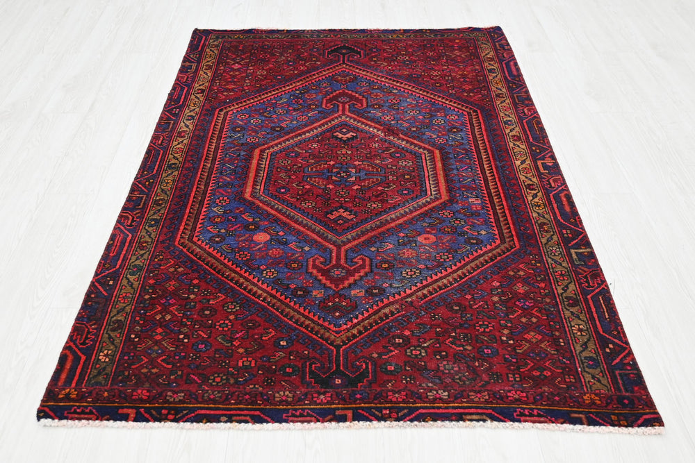 red Accent rug 4' 1" x 6' 4"