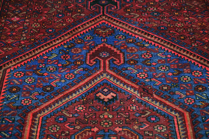 red Accent rug 4' 1" x 6' 4"
