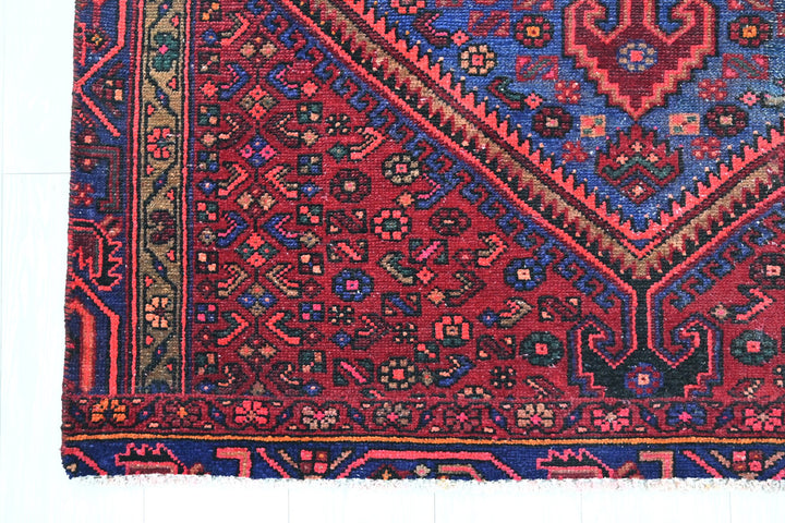 red Accent rug 4' 1" x 6' 4"