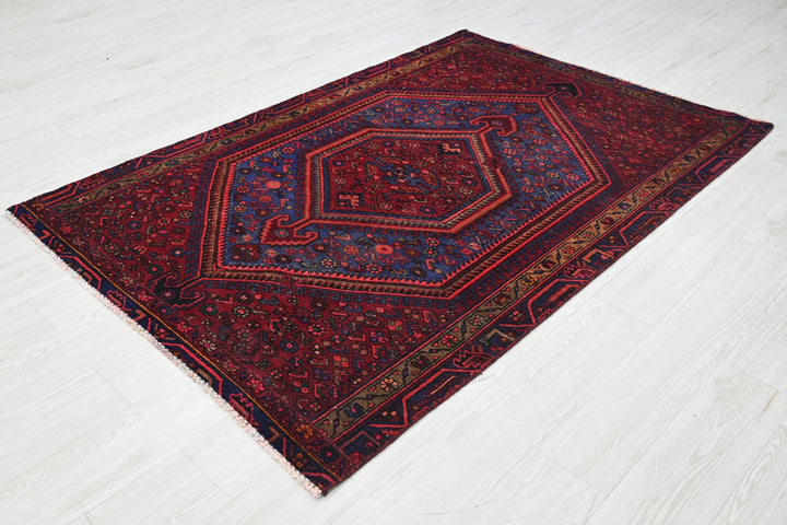 red Accent rug 4' 1" x 6' 4"