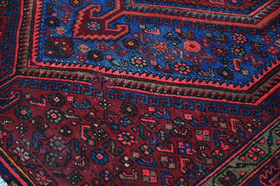 red Accent rug 4' 1" x 6' 4"