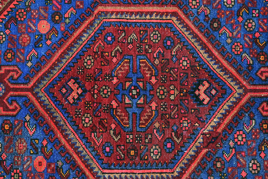 red Accent rug 4' 1" x 6' 4"