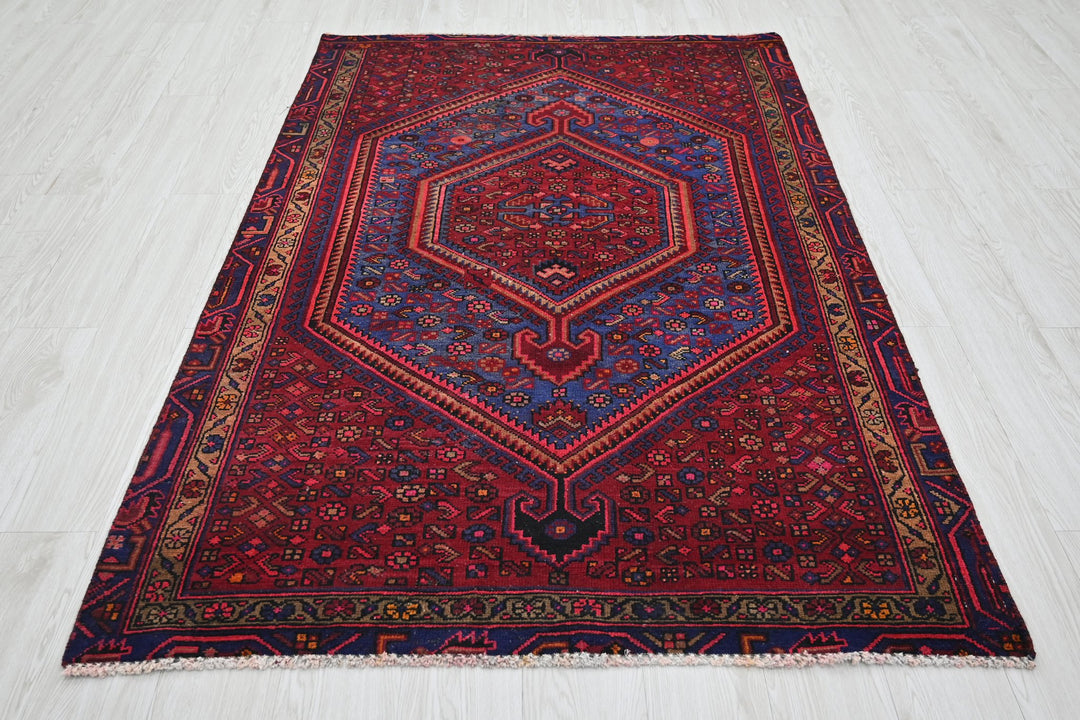 red Accent rug 4' 1" x 6' 4"