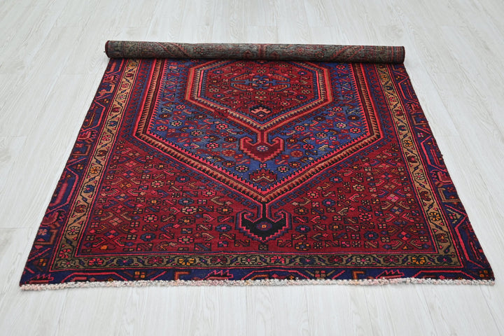 red Accent rug 4' 1" x 6' 4"
